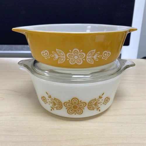 VTG Pyrex Set 2 White Butterfly Flower Gold Casserole Dish Set 1 Lid 471 & 472