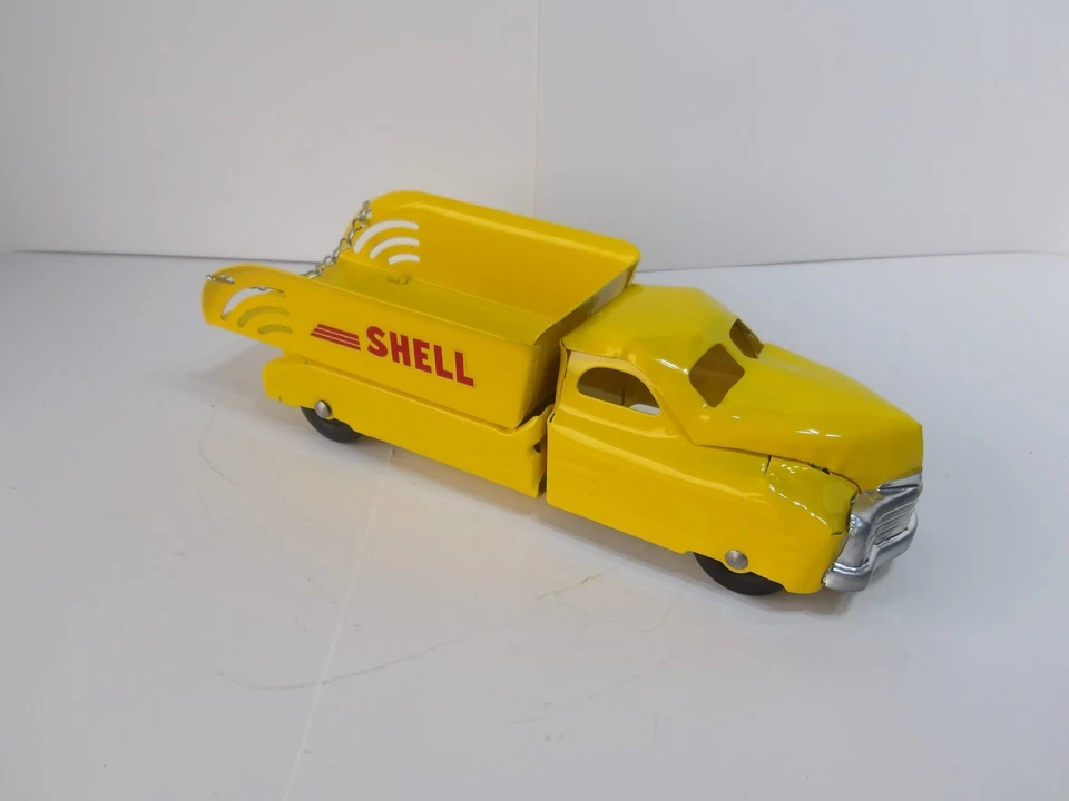 Camión de reparto de aceite Buddy con carcasa de acero prensado restaurado 1949 Foto 2 de 4