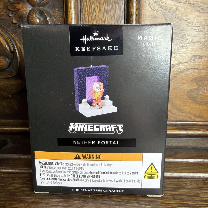 NYCC / SDCC 2025 Hallmark Exclusive MINECRAFT NETHER PORTAL MAGIC LIGHT LE/1500
