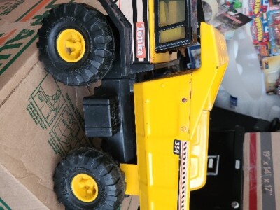 TONKA 354 DUMP TRUCK YELLOW METAL PLATIC HASBRO 2012