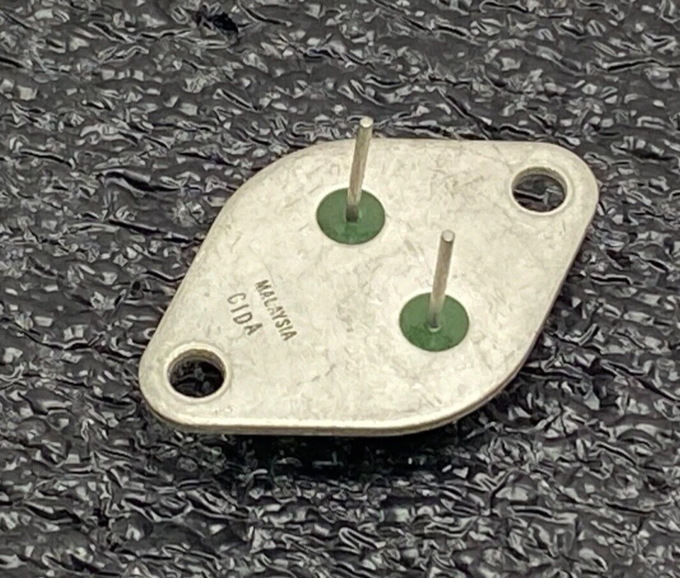 Motorola MC7808CK +8 volt DC fixed regulator TO-3 - Image 2 of 2