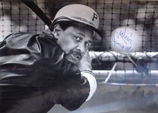 WILLIE STARGELL PHOTO TAKING BATTING PRACTICE AT WRIGLEY FIELD 1979