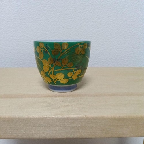 /Kutani ware/Green glaze gold brocade Hagi pattern.Guinomi.Sake ...