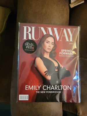 【新品未読】プラダを着た悪魔2 VOGUE US RUNWAY The Devil Wears Parada 2 Runway Magazine Rare Promo Edition Emily