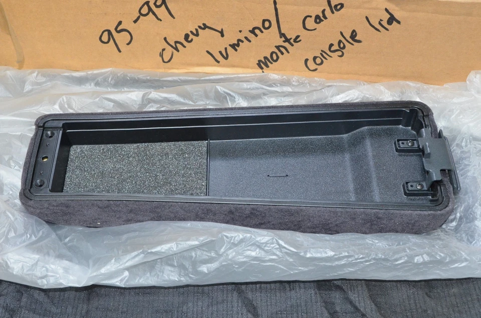  Apoyabrazos tapa consola Chevrolet Lumina 1995-1999 Monte Carlo 12524425 NOS OEM GM  Foto 4 de 4