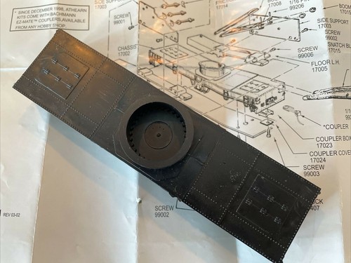 Athearn HO 200 Ton Crane Parts - CHASSIS Part #17002 (1 Piece Molded) NEW - Picture 2 of 4