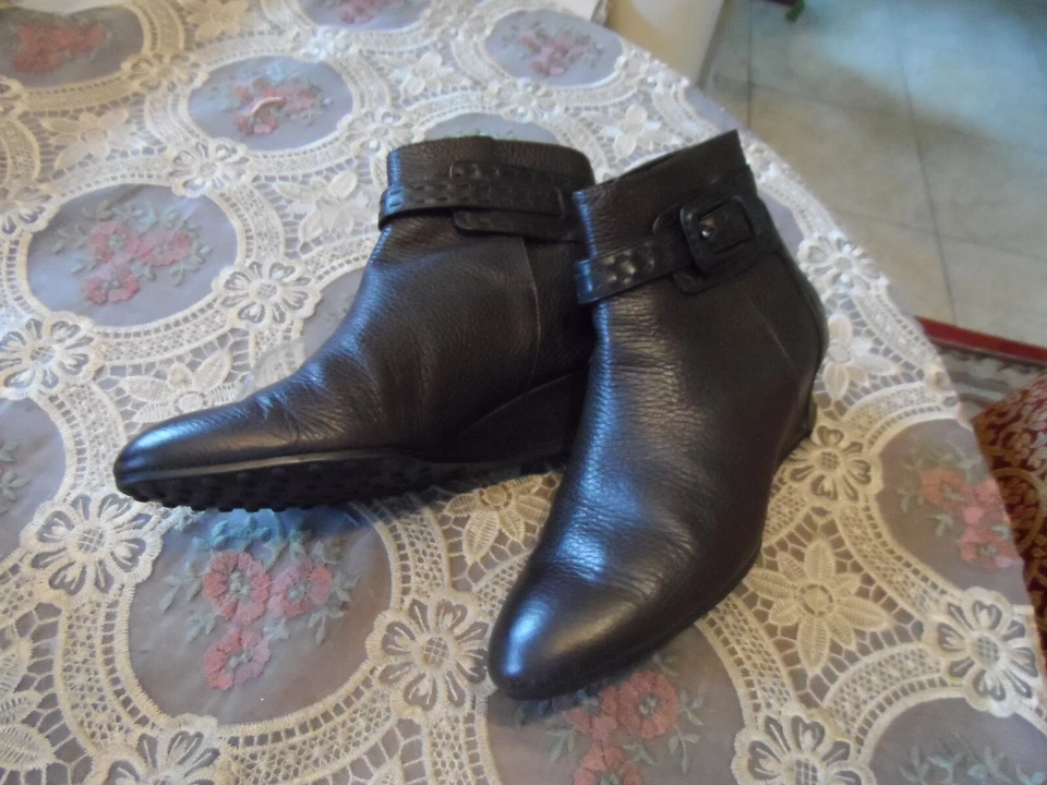 Tod's Chocolate Brown Pebbled Leather Ankle Boots W/ Wedge Heel Size 37.5B - Image 2 of 4