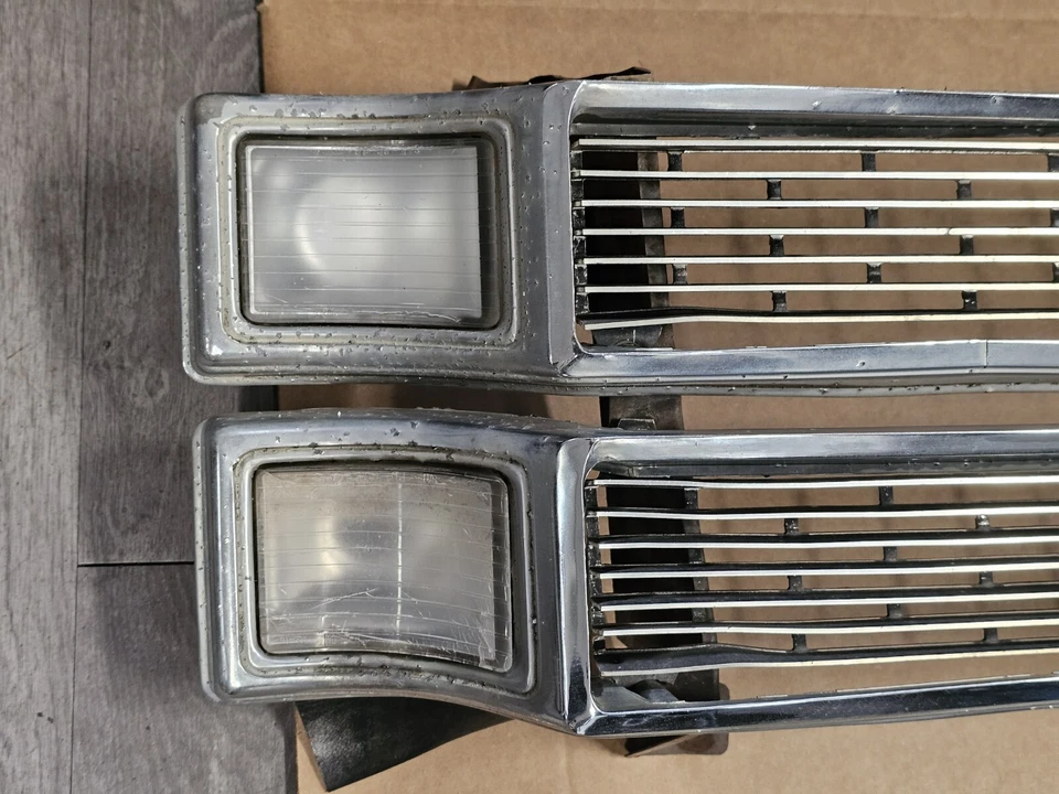 1966 Ford Galaxie 500 XL Front Grille Assembly Double Marker Lights - Image 2 of 4