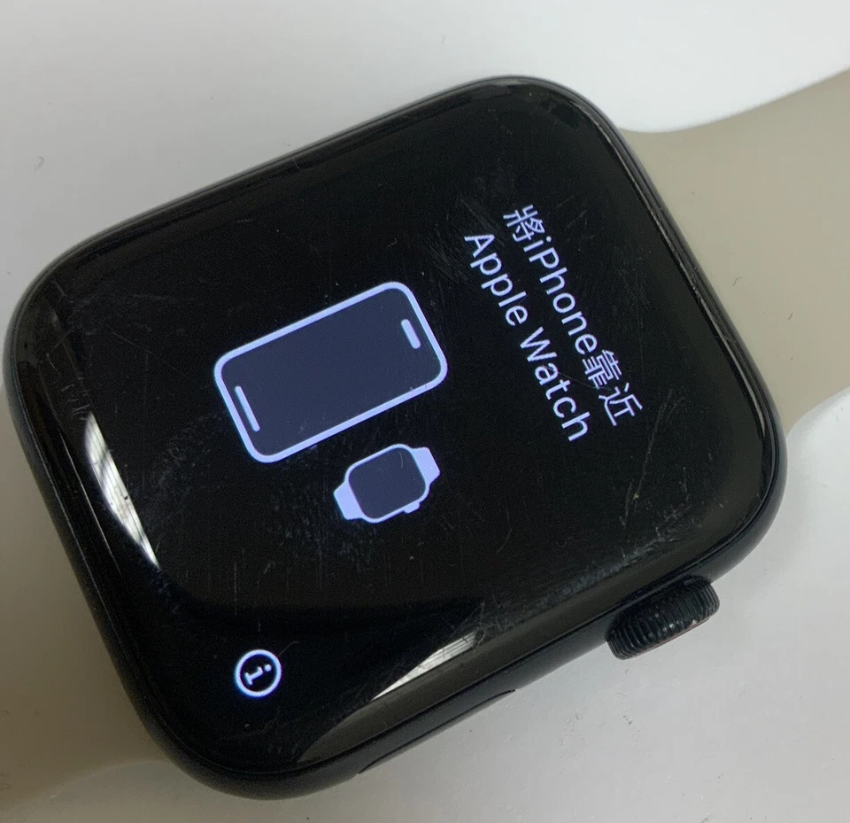 Apple Watch SE 44mm Gold Aluminum Case with Pink Sand Sport Band - Regular (GPS), photo 3 of 5