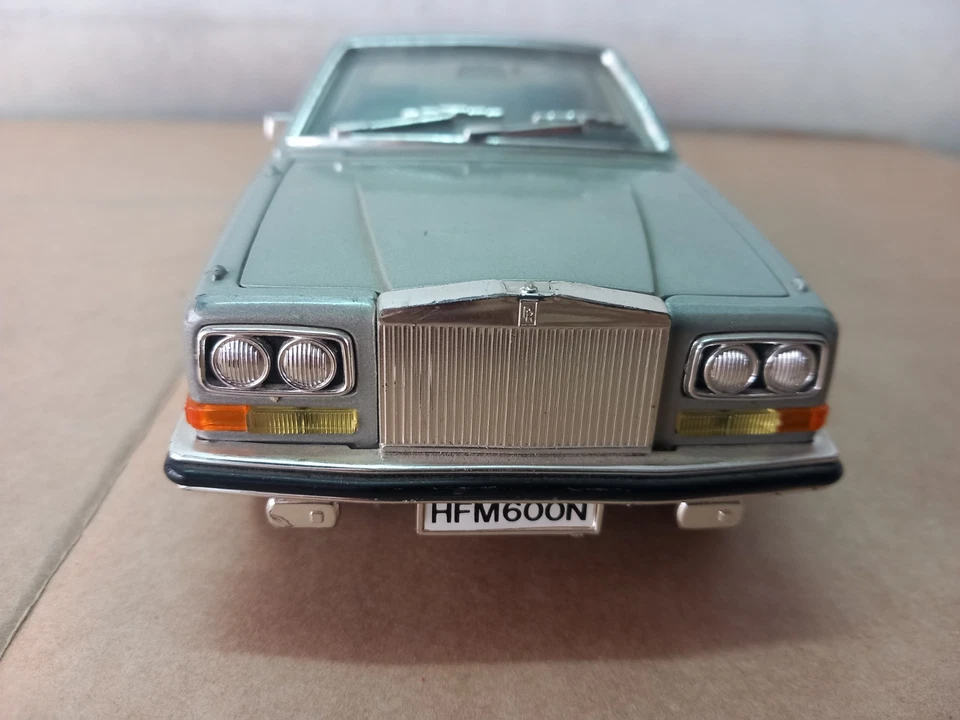 Burago 1/18 ROLLS ROYCE CAMARGUE - Immagine 3 di 4