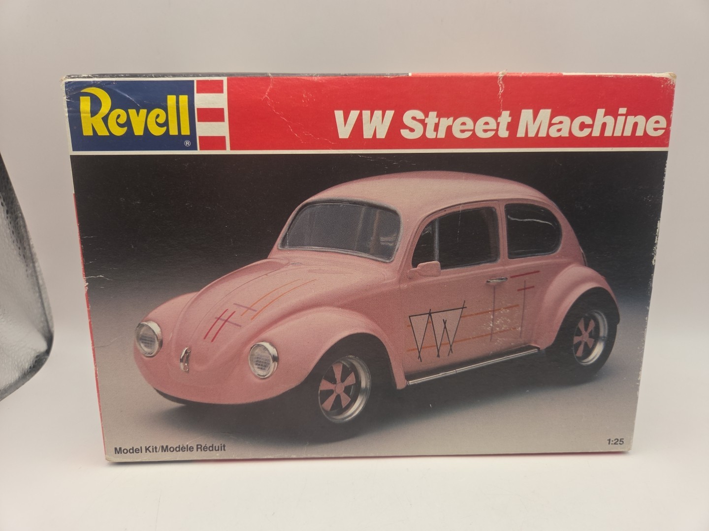 1:25 Pink Beetle 1987 Open Box
