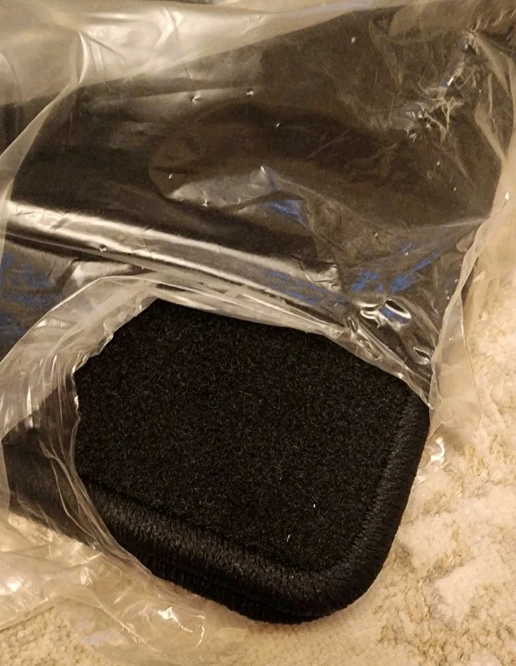 Alfombrillas Chevrolet Blazer 2019-2024 delanteras fila 84469369 negras OEM GM Foto 2 de 3