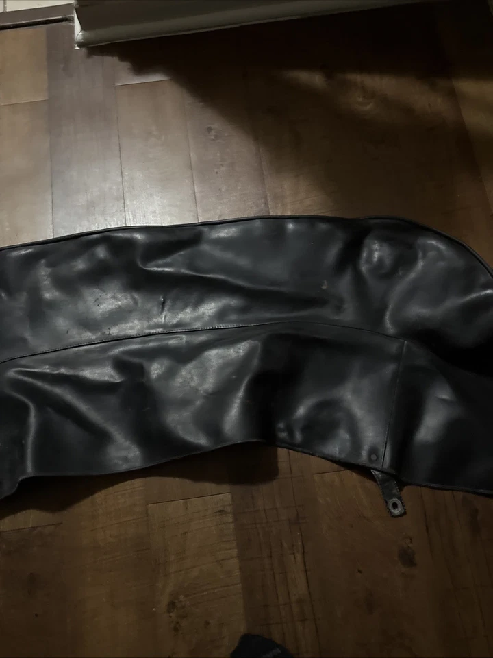 1970 - 1989 年阿尔法罗密欧蜘蛛黑色软顶靴盖二手状况良好原始设备制造商。 G — 第 4/4 张图片