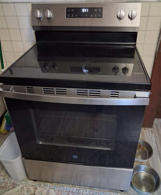GE Freestanding Electric Radiant Glass Top Range 4 Burner Clock/Timer Silver
