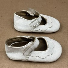 Girls White Scalloped Mary Jane Soft Sole Shoes US Infant Sz 3 / 4.5 INCHES FAIR