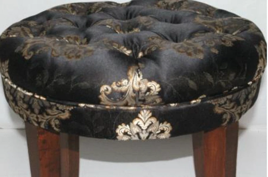 Banco circular estilo regencia inglesa de los años 20, marco de arce con tapicería acolchada Foto 4 de 4