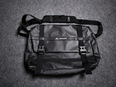 Vaude Mineo Messenger 22L   Waterproof Shoulder bag City /Outdoor 