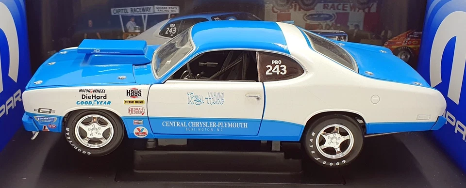 Ertl 1/18 Scale Diecast 29328P - 1972 Plymouth Duster Roy Hill - White/Blue - Image 3 of 4