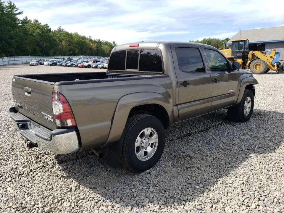 Used Rear Left Door Assembly Rear Side fits: 2010 Toyota Tacoma Crew Cab 4 Dr el Foto 3 de 4