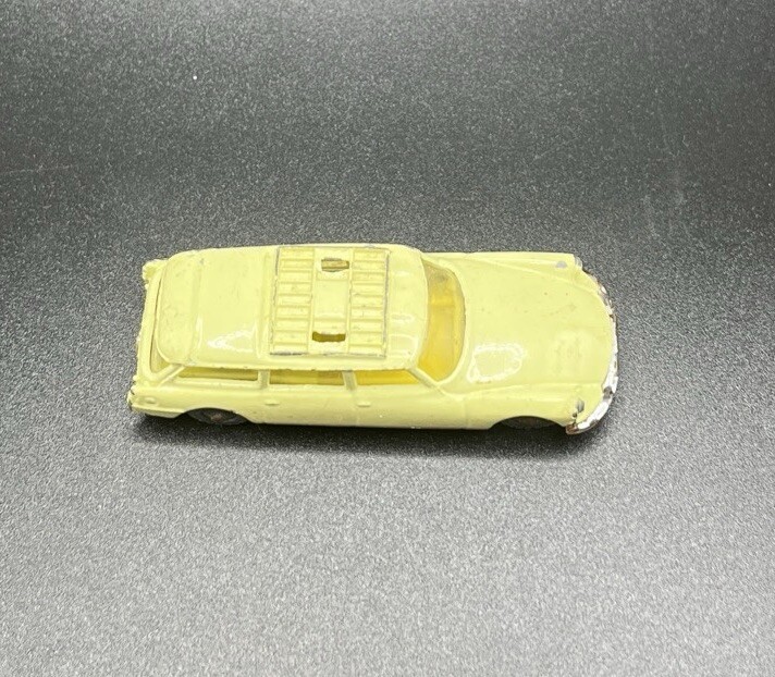 ミニカー HUSKY CITROEN SAFARI Husky Citroen Safari Station Wagon - Global Diecast Direct