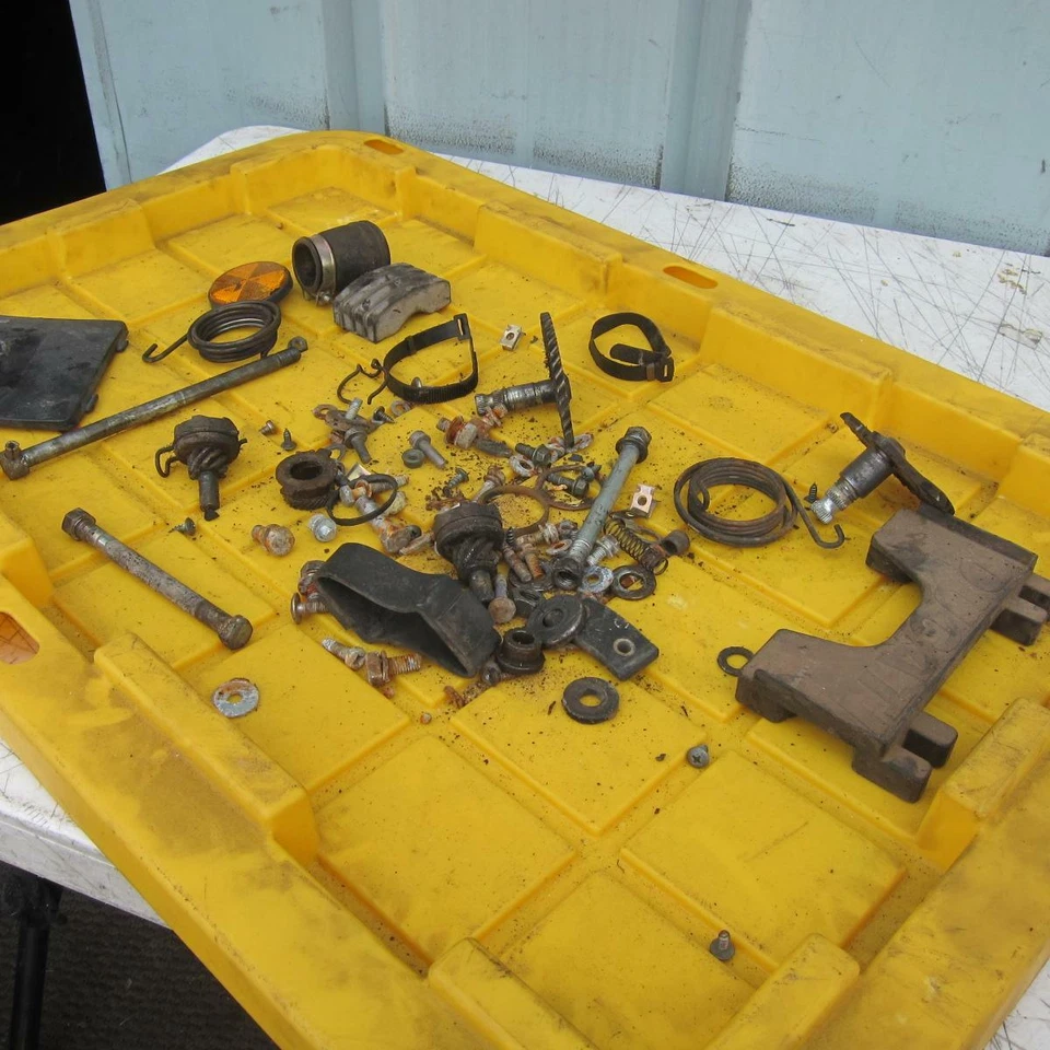 Kawasaki KD 100 1976 OEM HARDWARE OJAL RESORTE TUERCA PERNO ESPACIADOR REFLECTOR Foto 2 de 4