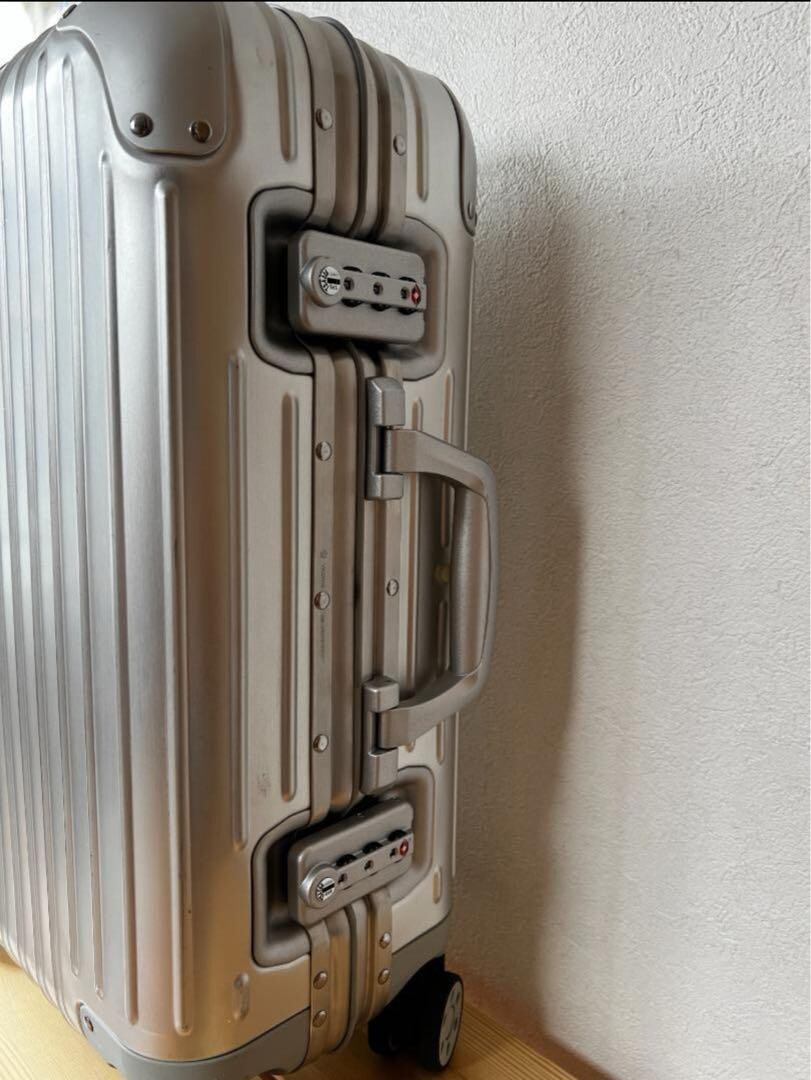 Rimowa Topas Original Cabin S 32L Silver 4-wheels Carry Case Rimowa Topas Original Cabin S 32L Silver 4-wheels Carry Case