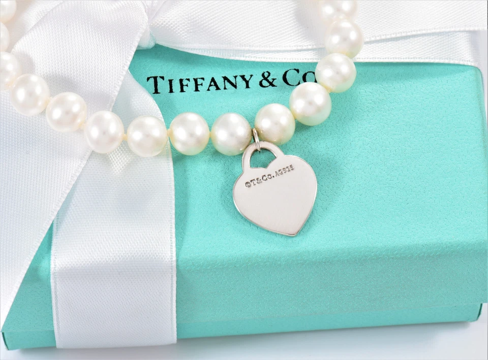 Pulsera de cuentas de perlas de 8 mm con dije de corazón de plata Tiffany & Co de 7,7" Please Return en caja Foto 2 de 4