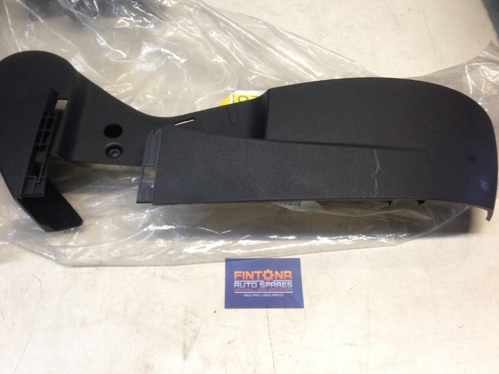 Genuine Vauxhall Insignia RH Seat Rail Outer Plastic 13325363  