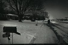 1993 Press Photo Tom Barrett Making Visits Along W. Brown Deer Road - mja44290