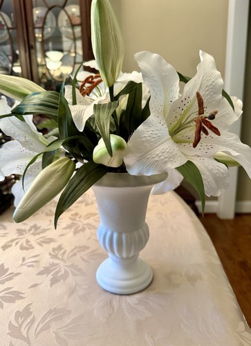 Silk Lily Floral Arrangement, Lily with Vase Model, White Vase