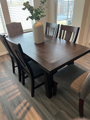 Solid Brown Wood Dining Table for 6  EXCELLENT Condition
