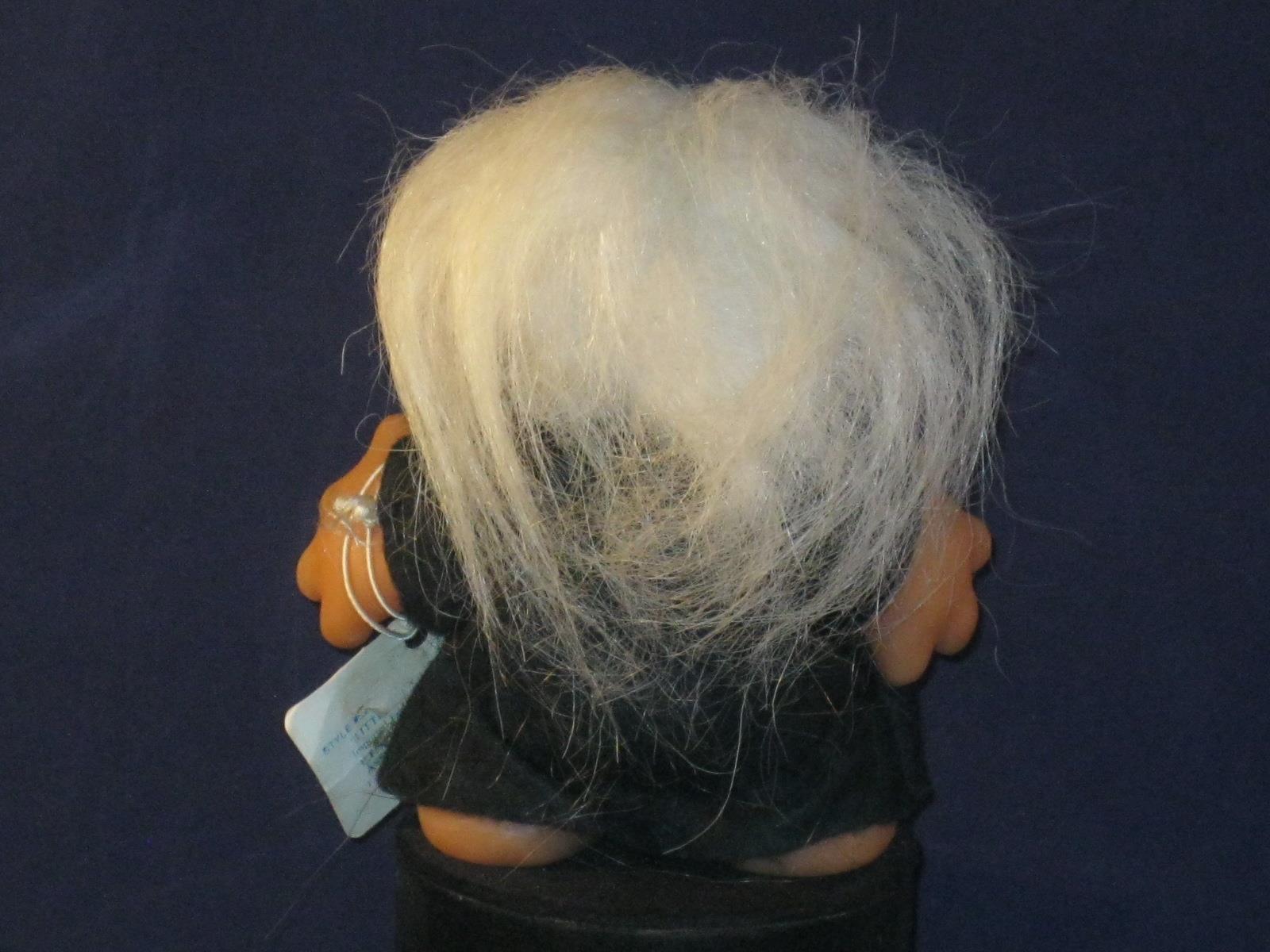 troll with white hair