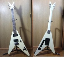 Chitarra Navigator ESP V-Style non testata ha paint chip ingiallimento
