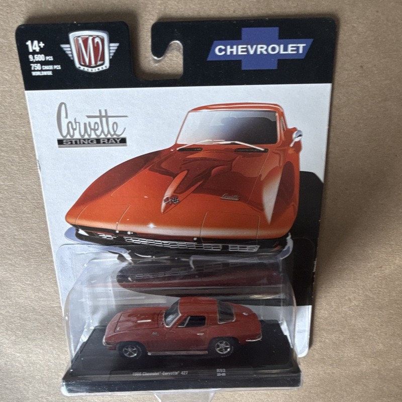 M2 Machines Auto-Drivers 1966 Chevrolet Corvette 427 1:64 Diecast Red w/ Case