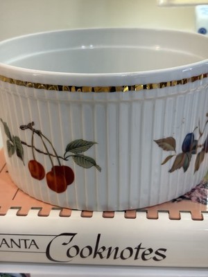Royal Worcester Evesham Gold Rim Fluted 6'' Soufflé Dish Bowl England