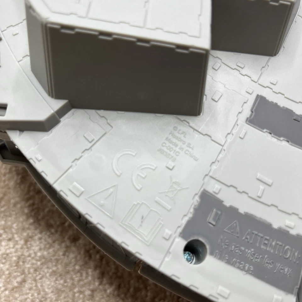 Hasbro Star Wars Millennium Falcon nave espacial 21” réplica brinquedo - Figuras faltando - Imagem 4 de 4