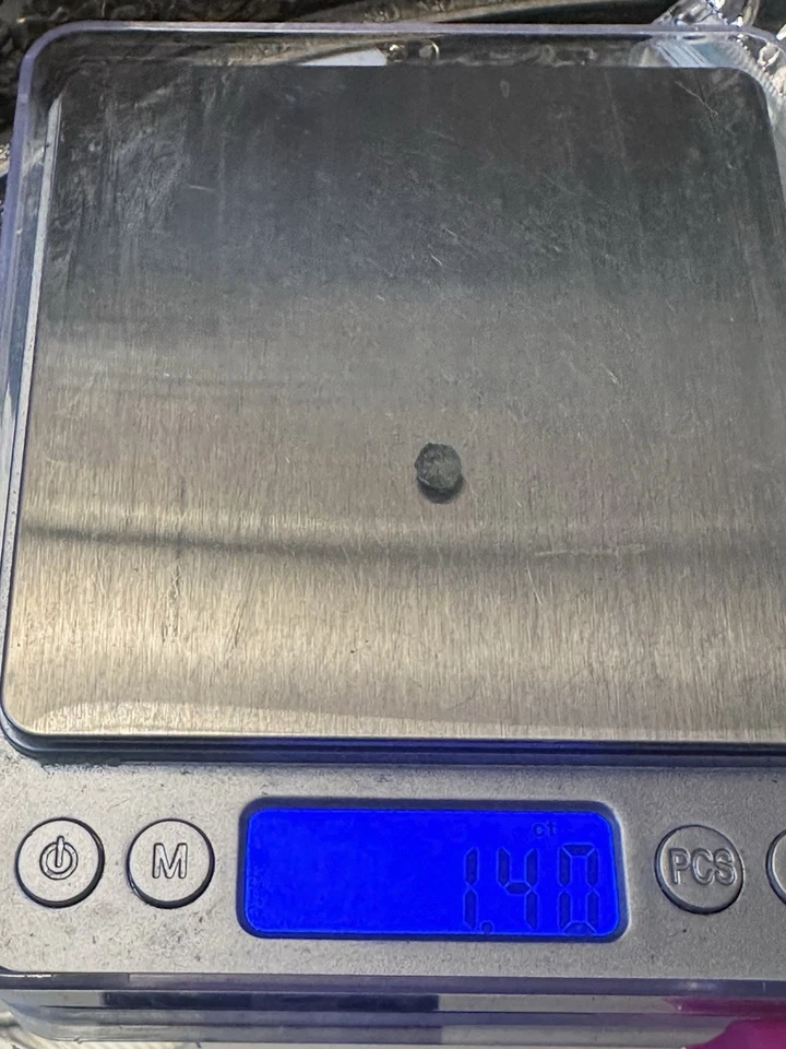 Natural Uncut Green Faint Orange Mid Dot Montana Sapphire 1.4 CT Approx 6x6x4 mm - Image 2 of 4