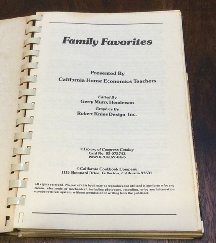 VINTAGE Family Favorites Cookbook - Picture 3 of 4
