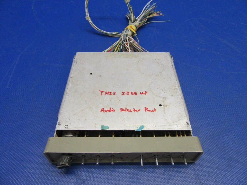 Cessna Skymaster 337 音频选择器面板 (0921-601) — 第 2/4 张图片