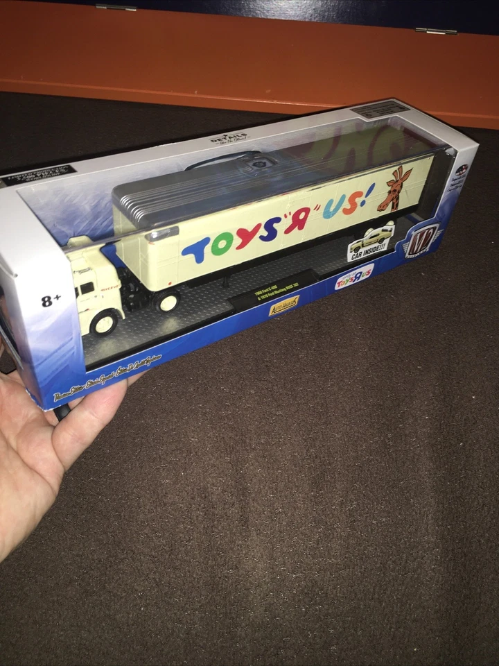 M2 Machines Toys R Us Auto Hauler '60 Ford C-600 & '70 Ford Mustang BOSS 302 - Image 4 of 4
