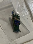 VINTAGE MISS PIGGY STATUE OF LIBERTY NY RANGERS HOCKEY PIN🔥 RARE — photo 2