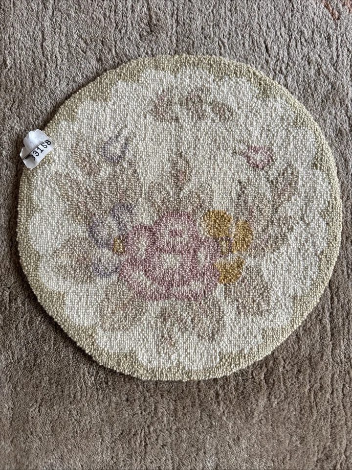 VINTAGE NEEDLEPOINT WOOL doiley round embroidery 1940s table mat - Image 2 of 4