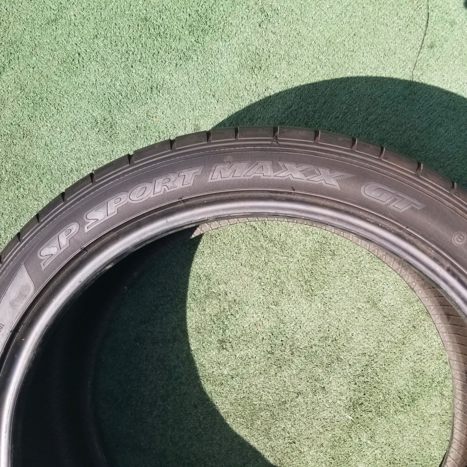 265/40R21 Dunlop SP Sport MAXX GT Tires 265/40ZR-21 Bentley Mulsanne 95% Tread
