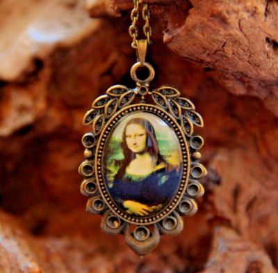Mona Lisa Necklace La Gioconda Pendant Vintage Style Medallion Bronze Oval Cameo