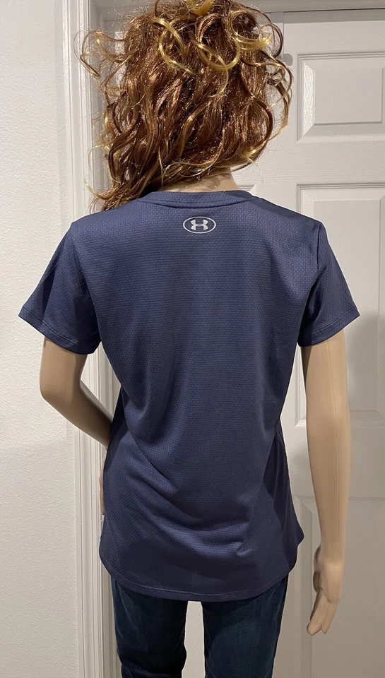 Camiseta para mujer Under Armour Heat Gear calce suelto texturizada cuello en V talla S usada en excelente estado Foto 3 de 4