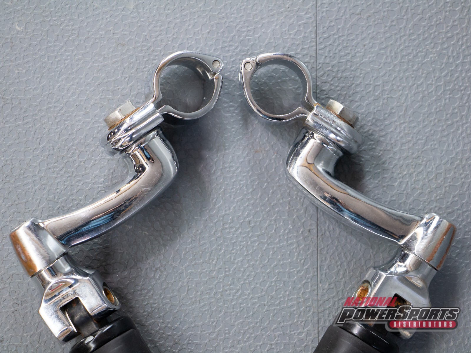 KURYAKYN TRIDENT ISO HIGHWAY PEGS BLACK + 1 1/4" LONGHORN OFFSET MOUNTS CHROME eBay