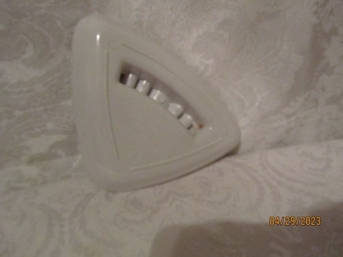 Vintage White Modern Plastic Ashtray Made by Ges-Line USA - Picture 2 of 6