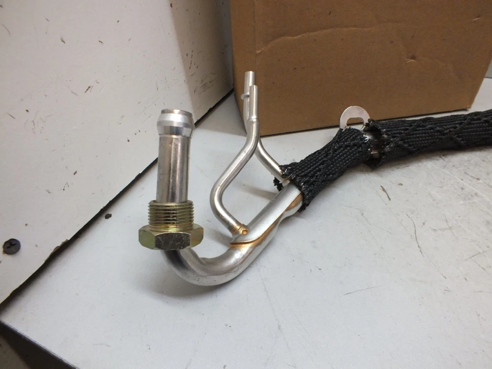 NUEVO OEM 01 02 2001 FORD FOCUS EGR TUBO COLECTOR DE ESCAPE YS4Z-9D477-BB #372 Foto 2 de 4