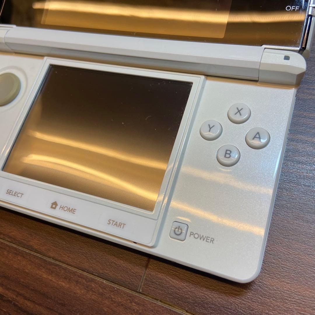 Nintendo 3DS Launch Edition Ice White Handheld System (NTSC-J) for