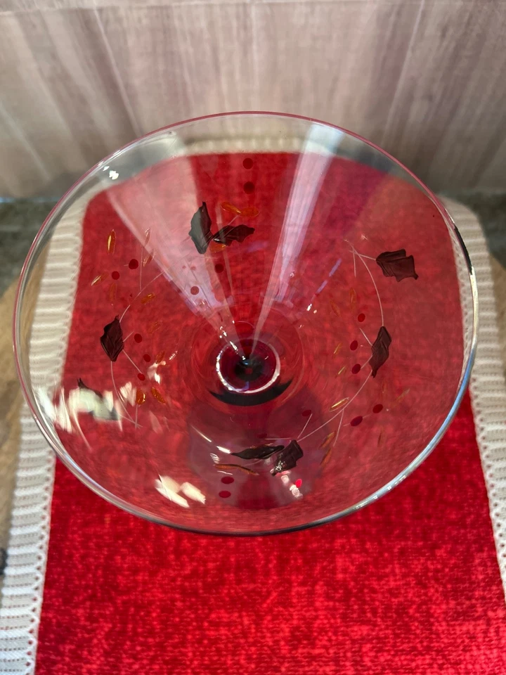 Juego de 4 vasos Martini de vacaciones de Navidad/Invierno de bayas de acebo pintados a mano Foto 4 de 4